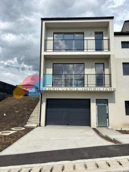 Duplex cu 5 camere cu Canalizare în Chinteni