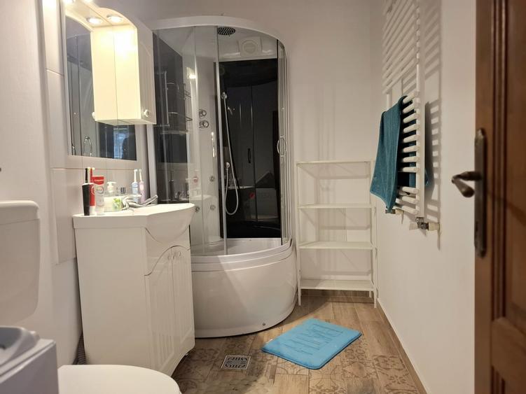 Apartament cu 4 camere semidecomandat, mobilat în Pipera