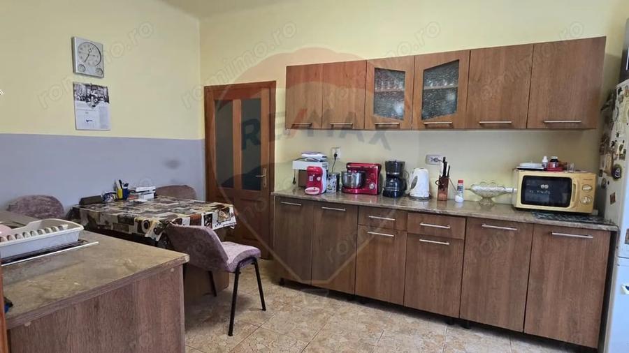 Casă cu 3 camere cu Teren 250 Mp în Central