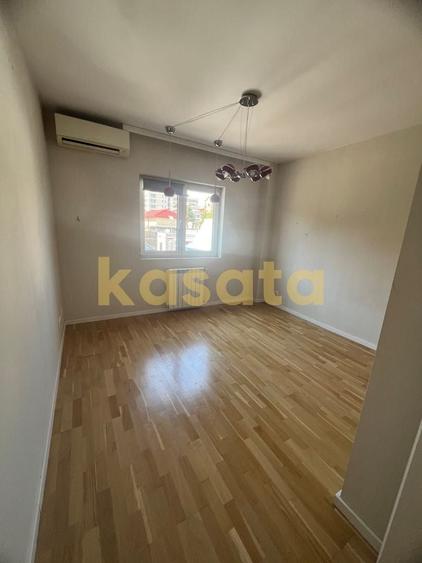 Apartament cu 4 camere semidecomandat în Nord