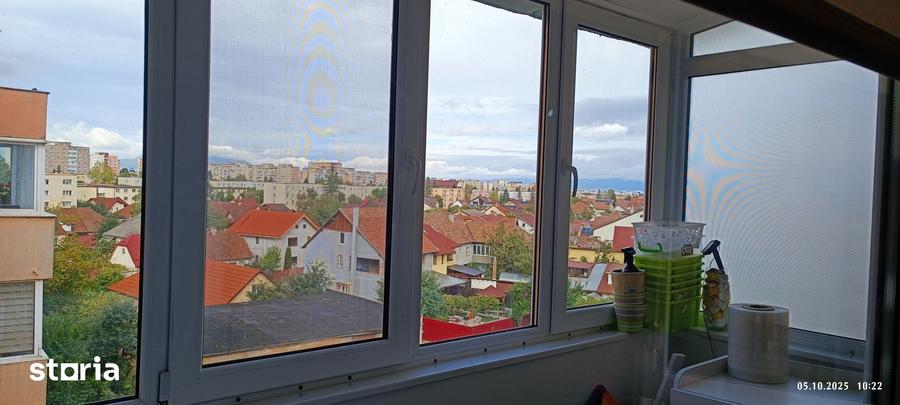 Apartament cu 3 camere decomandat în Florilor