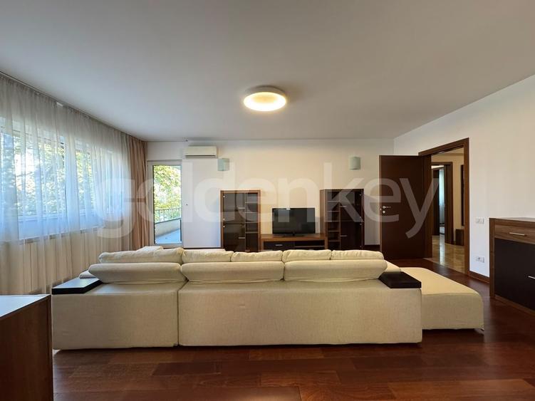 Apartament cu 4 camere decomandat, mobilat în Dacia