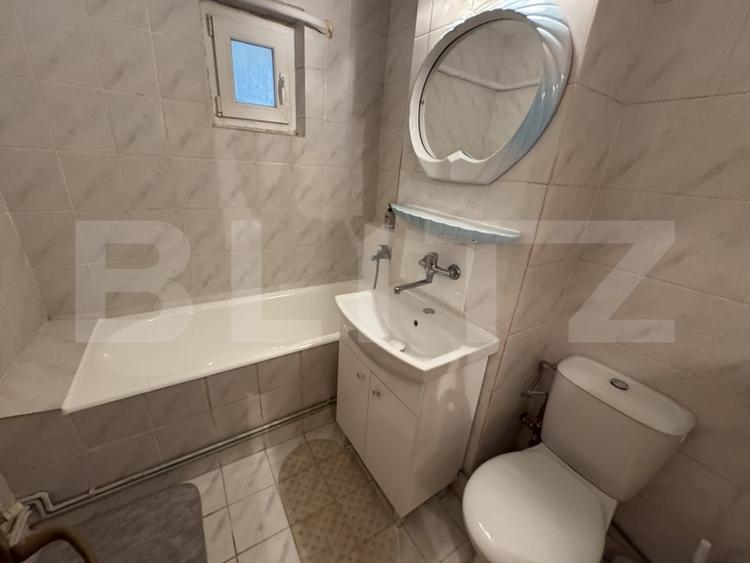 Apartament cu 3 camere decomandat, mobilat în Sărari