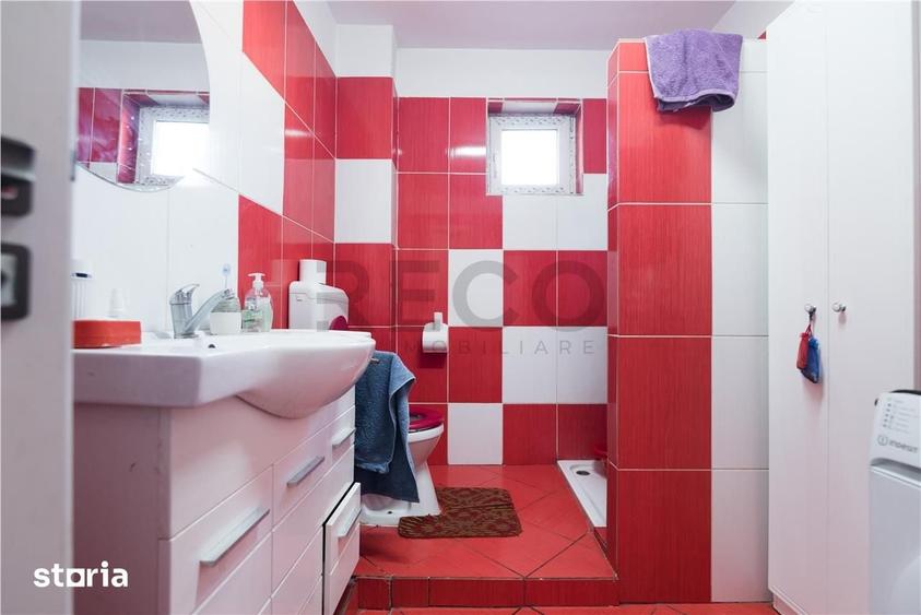 Casă cu 5 camere cu Teren 380 Mp în Nufărul