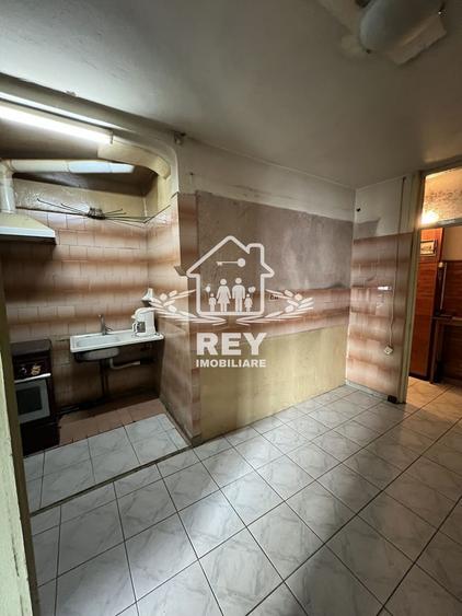 Apartament cu 4 camere decomandat în Central