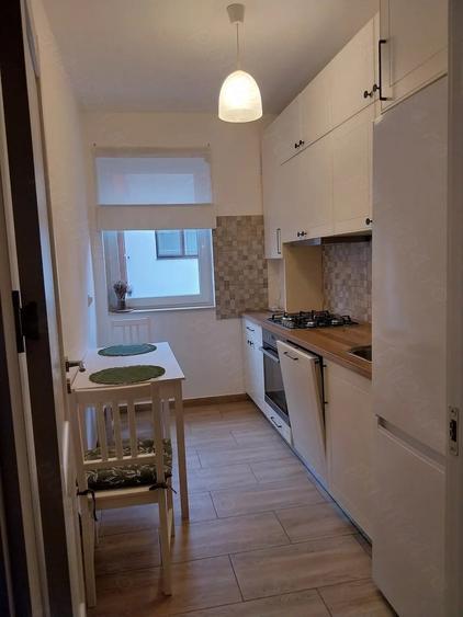 Apartament cu 3 camere decomandat în Florești