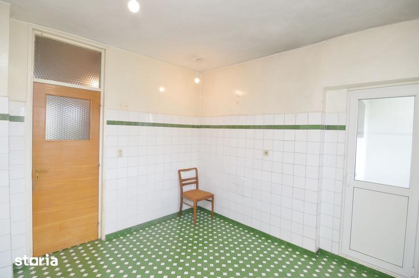 Apartament cu 4 camere decomandat în Grivița