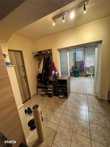 Apartament cu 4 camere decomandat în Berceni