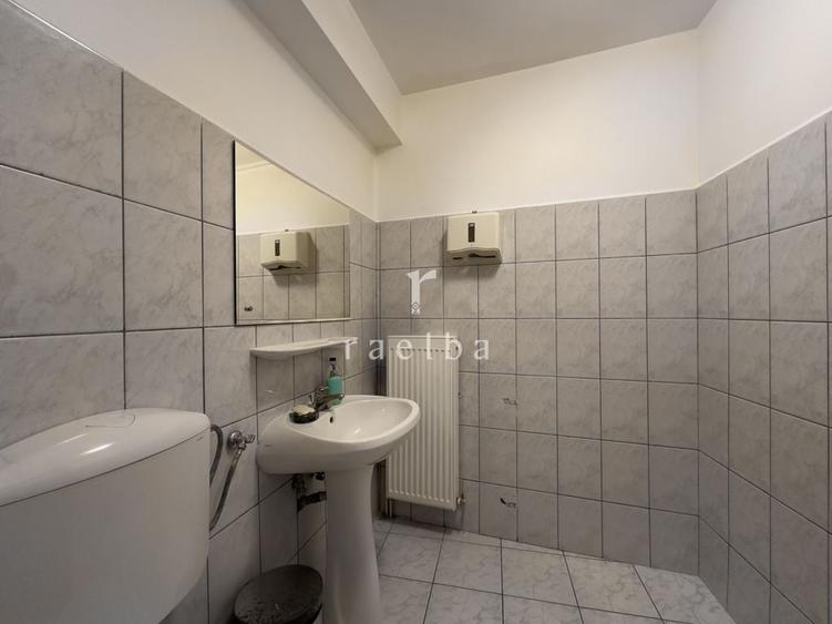 Apartament cu 11 camere semidecomandat în Dacia