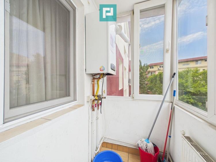Apartament cu 3 camere semidecomandat, mobilat în Spitalul Județean