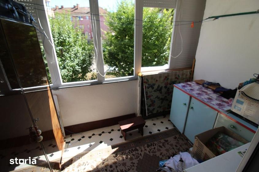 Vand apartament 4 camere in Hunedoara, zona OM-Str.Ma?i?orului, et. 2 - 11