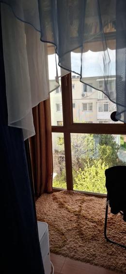 Apartament cu 3 camere semidecomandat în Ștefănești