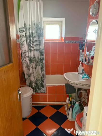 Apartament cu 2 camere semidecomandat în Triaj