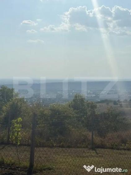 Casă cu 2 camere cu Teren 1700 Mp în Seciu