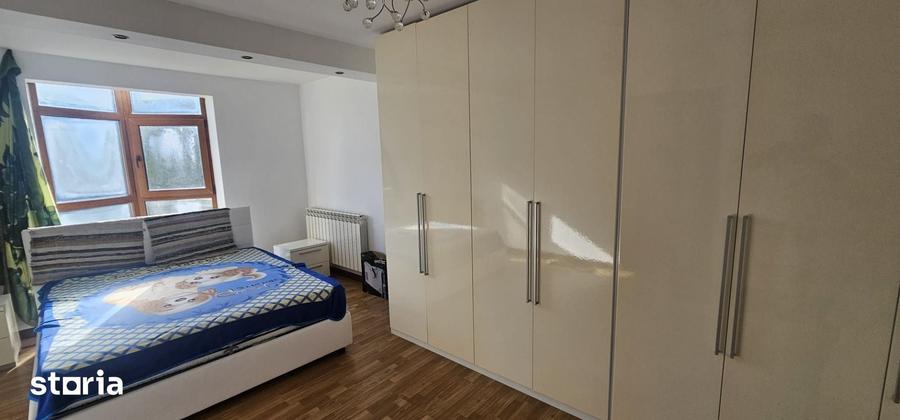 Casă cu 5 camere cu Teren 3600 Mp în Bâlca