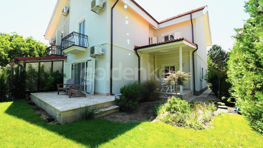 Duplex cu 4 camere cu Canalizare în Iancu Nicolae