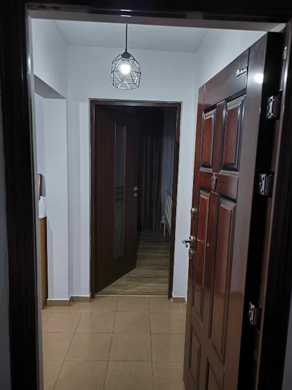 Apartament cu 2 camere decomandat, mobilat în Sud