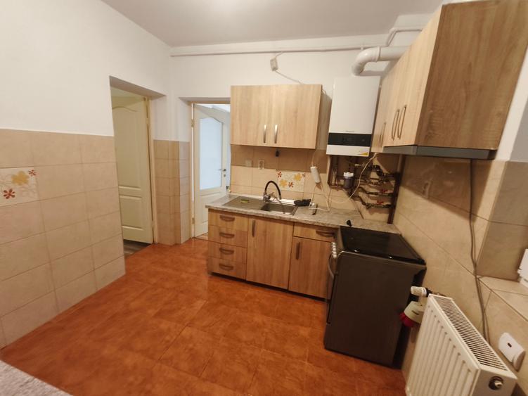Duplex cu 7 camere cu Canalizare în Chișoda