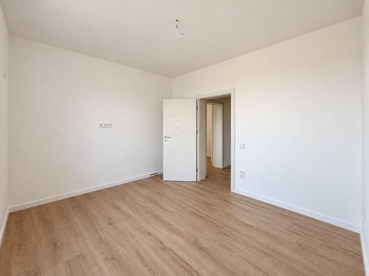 Duplex cu 5 camere cu Canalizare în Moșnița Nouă