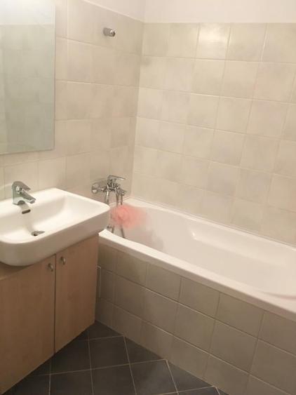Apartament cu 4 camere semidecomandat, mobilat în Titan