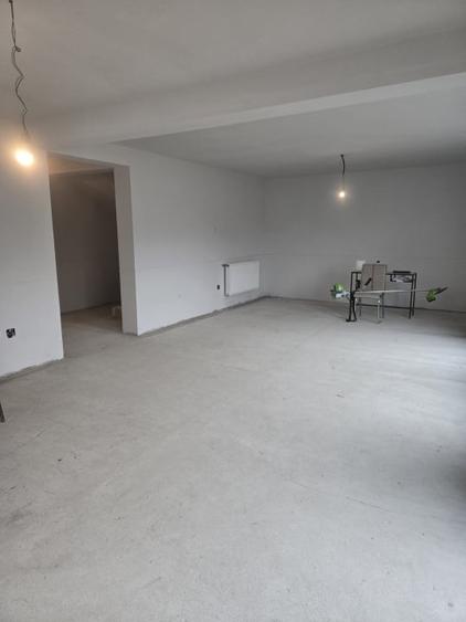 Casă individuală cu 4 camere cu Garaj în Bucov