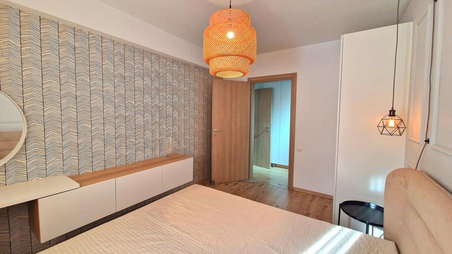 Apartament cu 3 camere decomandat, mobilat în Băneasa
