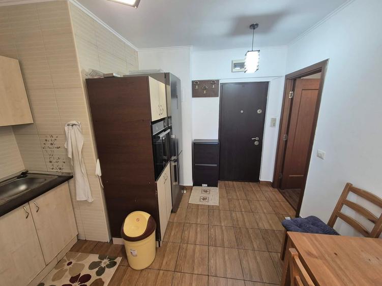 Apartament cu 2 camere semidecomandat în Basarabia