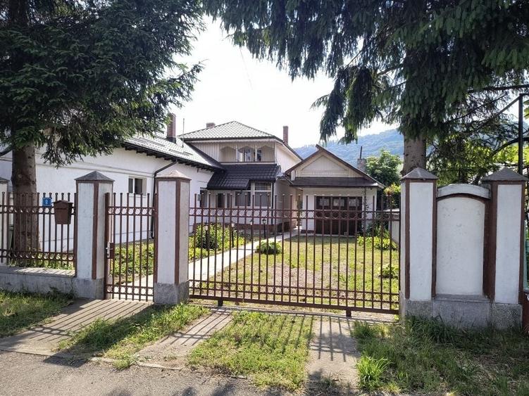 Casă cu 4 camere în Central