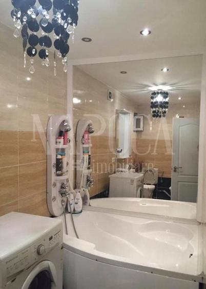 Casă individuală cu 14 camere cu Canalizare în Zorilor