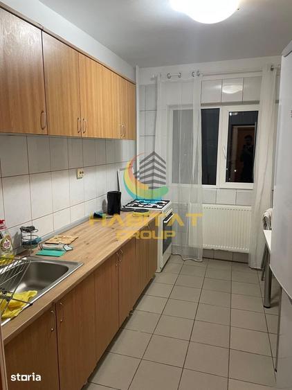 Apartament cu 3 camere semidecomandat în Tineretului