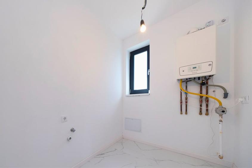 Casă cu 4 camere cu Teren 500 Mp în Central