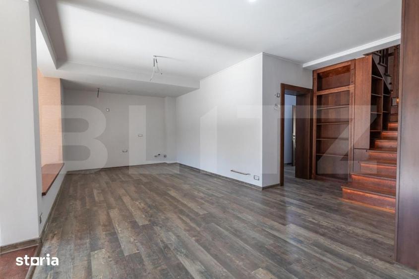 Casă cu 8 camere cu Teren 1600 Mp în Răzvad
