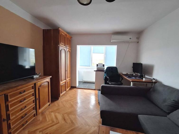 Apartament cu 2 camere semidecomandat, mobilat în Soarelui