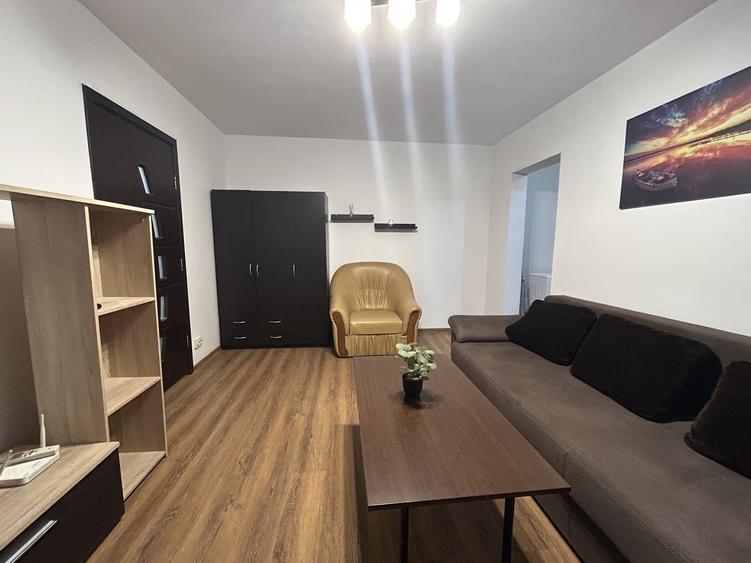 Apartament cu 2 camere semidecomandat în Berceni