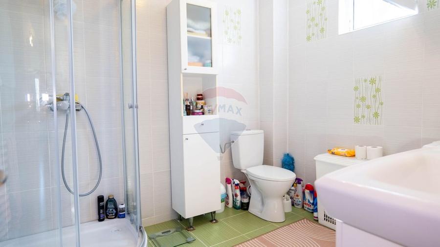 Casă cu 5 camere cu Teren 488 Mp în Bâcu