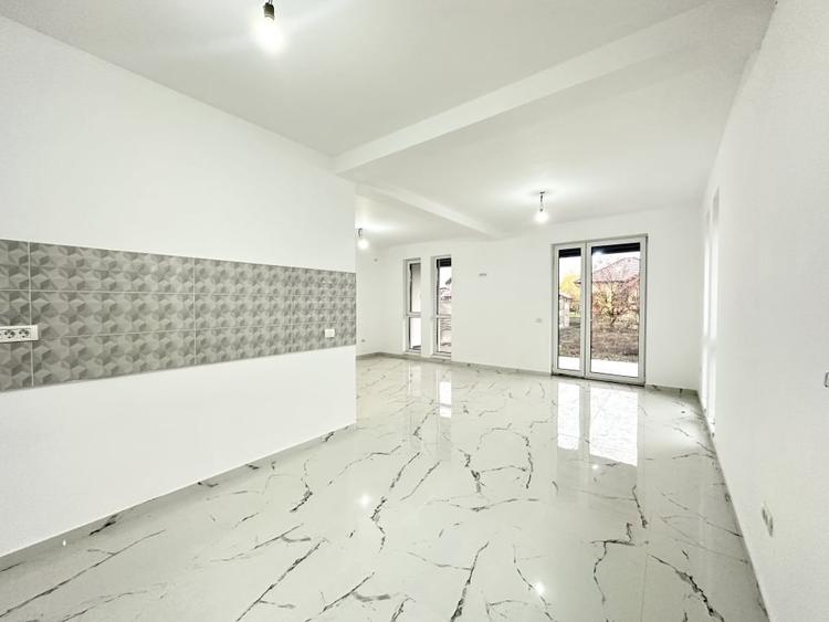 Duplex cu 5 camere cu Canalizare în Dumbrăvița