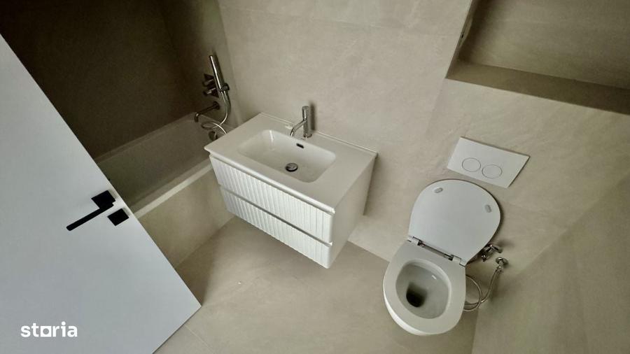 Apartament cu 3 camere semidecomandat în Est