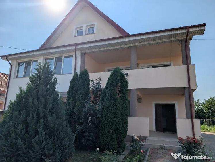 Casă cu 5 camere cu Teren 500 Mp în Lilieci