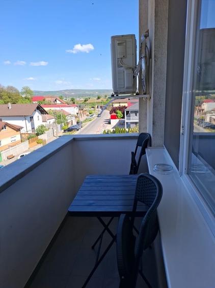 Apartament cu 3 camere decomandat, mobilat în Partoș