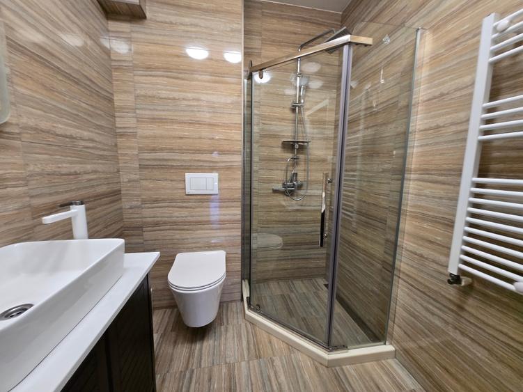 Apartament cu 3 camere semidecomandat în Șoseaua Nordului