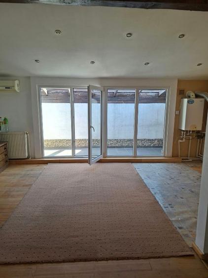 Apartament cu 3 camere semidecomandat în Străulești