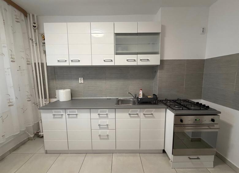 Apartament cu 2 camere semidecomandat în Păcii