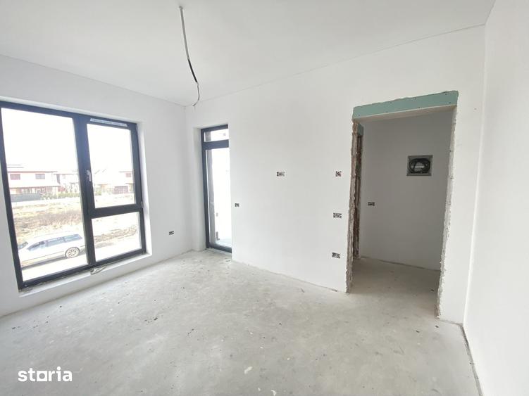 Casă cu 5 camere cu Teren 300 Mp în Săcălaz