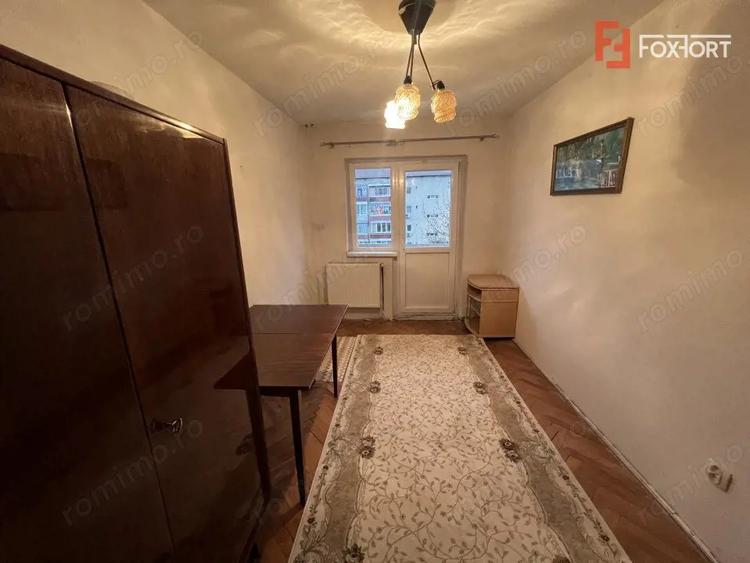 Apartament cu 4 camere semidecomandat, mobilat în Girocului