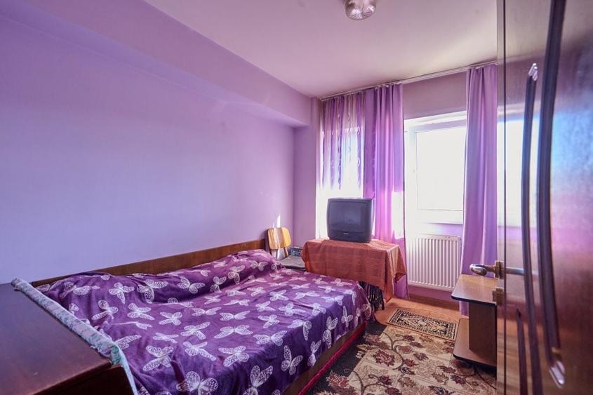 Apartament cu 3 camere decomandat, mobilat în Central