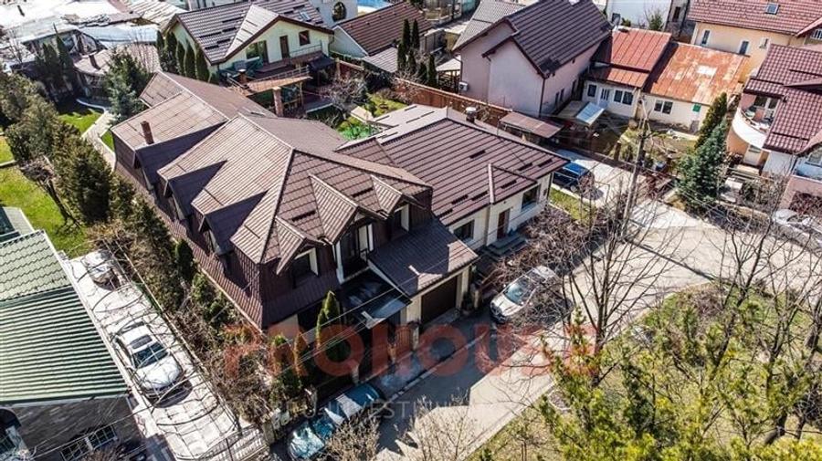 Casă individuală cu 10 camere cu Teren 550 Mp în Ultracentral