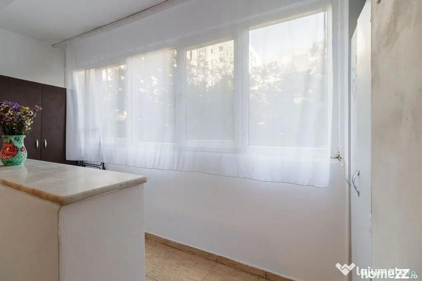 Apartament cu 3 camere semidecomandat în Drumul Taberei