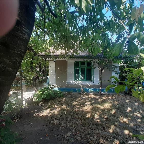 Casă cu 3 camere cu Teren 400 Mp în Huși