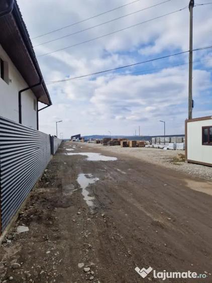 Teren de 2803 mp, în Cernele