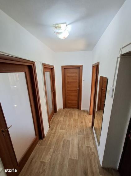 Apartament cu 3 camere decomandat în Gruia